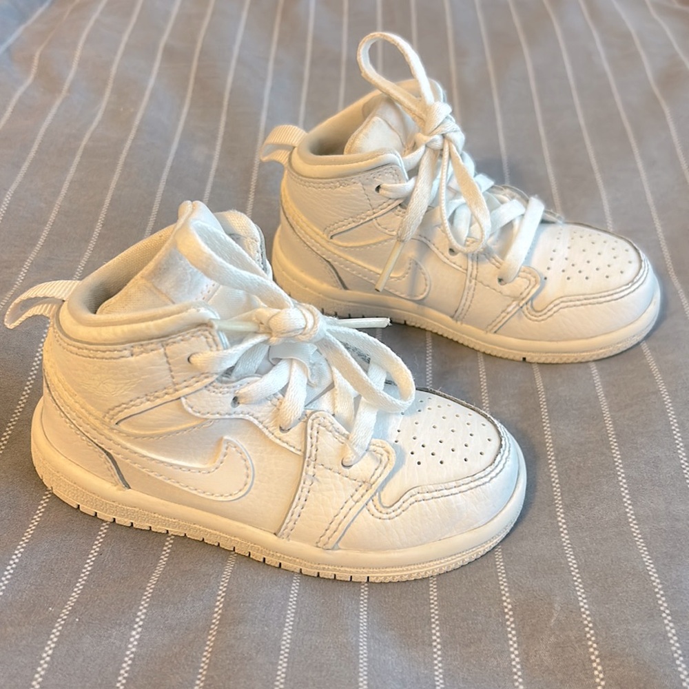 Toddler Jordan 1. Execellent Used condition.